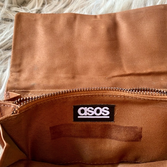 ASOS Leather Tuck Lock wallet purse tan color - Picture 3 of 5